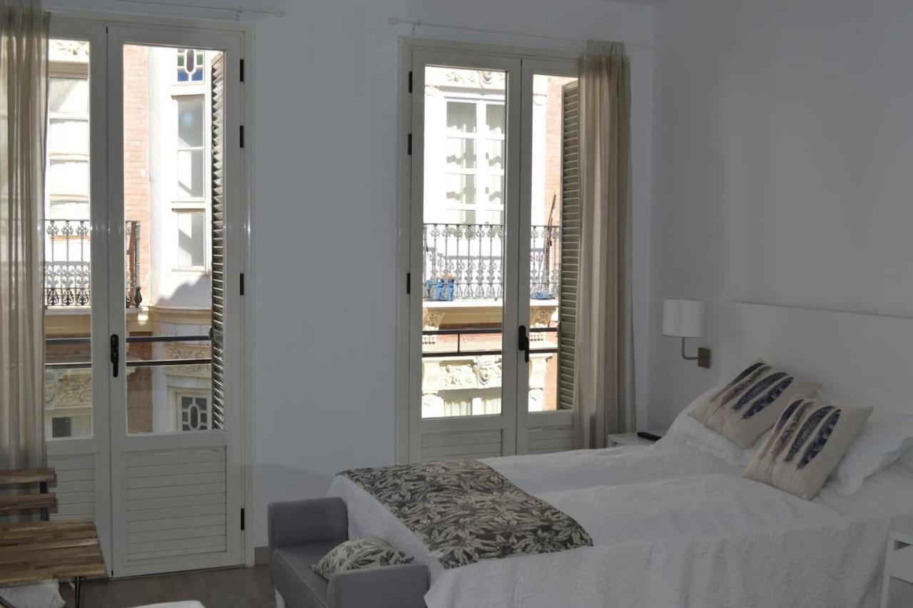 Modern Studio Flat Close To Plaza Merced マラガ エクステリア 写真